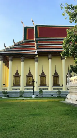 พระบาทสมเด็จพระจุลจอมเกล้าเจ้าอยู่หัวโปรดเกล้าฯ ให้สร้างวัดเทพศิรินทราวาส เมื่อ พ.ศ. 2419 ขณะมีพระชนมพรรษาครบ 25 พรรษาพอดี เพื่อทรงเฉลิมพระเกียรติและอุทิศพระราชกุศลสนองพระเดชพระคุณกรมสมเด็จพระเทพศิรินทรามาตย์ พระบรมราชชนนีพันปีหลวง ซึ่งได้เสด็จสวรรคตตั้งแต่รัชกาลที่ 5 ยังทรงพระเยาว์#วัดเทพศิรินทราวาส #เสด็จพ่อร5 #วัดสวย #กรุงเทพมหานคร🇹🇭 #bangkok #fyppppppppppppppppppppppp #🙏🙏🙏