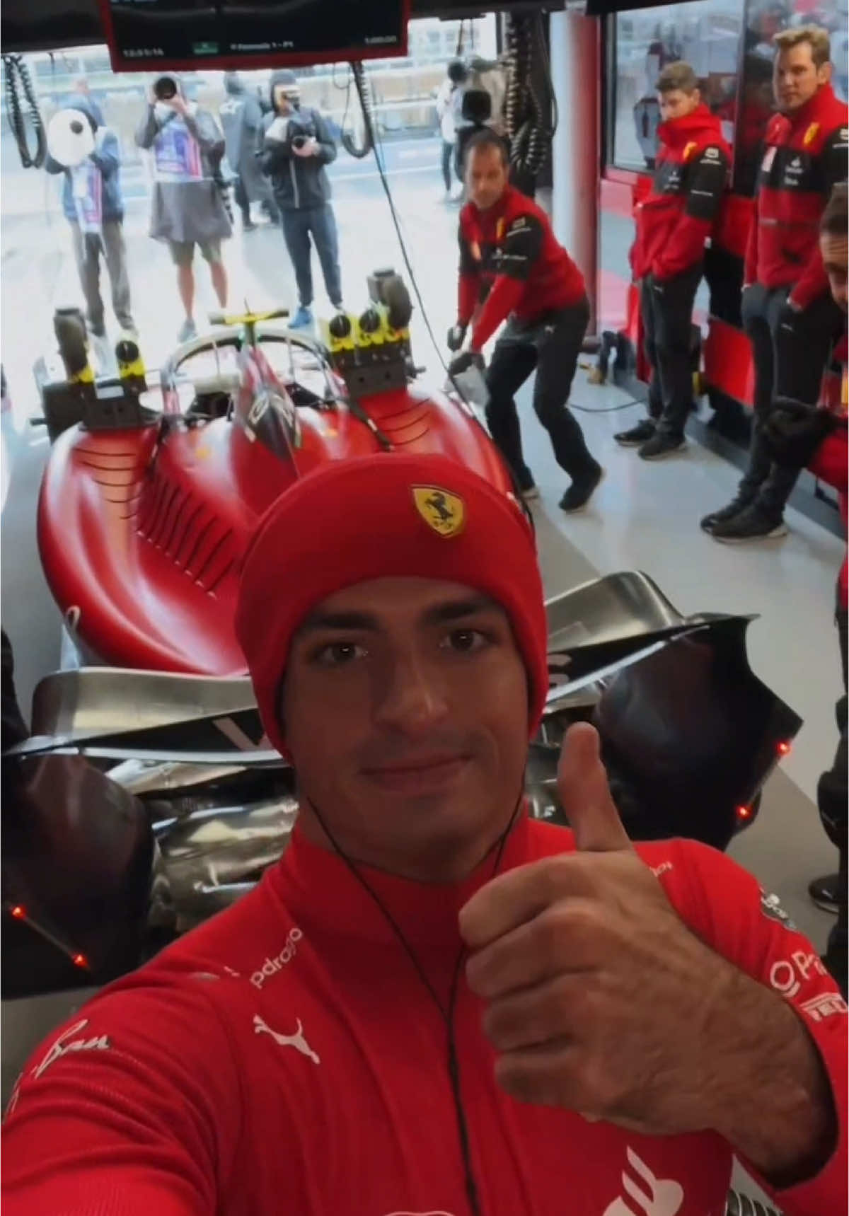 live laugh love carlos sainz jr. #f1tiktok #formula1tiktok #f1philippines #f1merch #carlossainz passing the phone to my favorite driver part 2