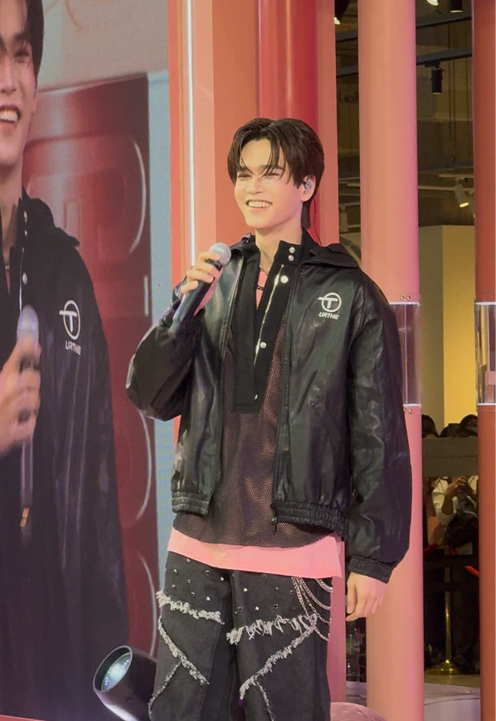 เพื่อเธอแค่หนึ่งเดียว เพลงโปรดเราเลยคับบบ ฮืออออออ ดีมากกกๆ วันนี้มาร์คจิร้องเพราะขึ้นมากกกๆ ✨ LIFTERGLOSS X JUNIORMARK #MNYxJuniorMark #markjrtn #มาร์คจิรันธนิน @M 
