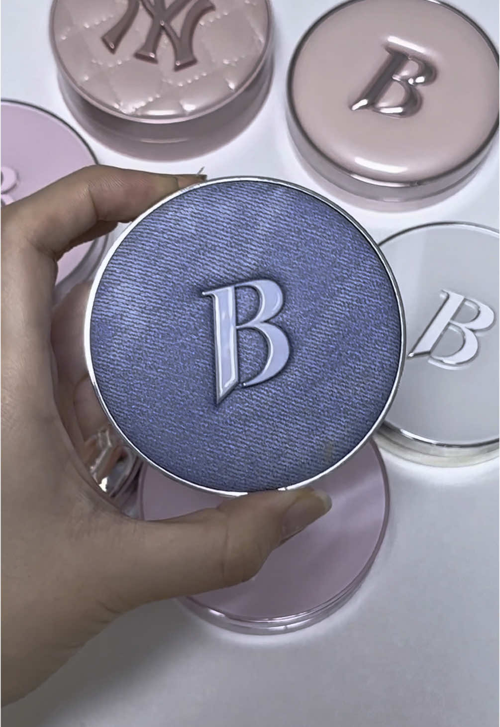또!!! 한정판 출시한 바닐라코 쿠션 청량 그 자체💙 #바닐라코 #바코쿠션 #쿠션추천 #한정판 #무신사추천템 #무신사 #무신사뷰티@바닐라코 BANILACO 