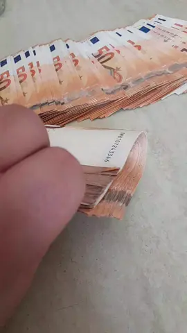 I soldi non fanno la felicità 🤑😎 #viral #money #nei #perte #tiktoker #contanti 