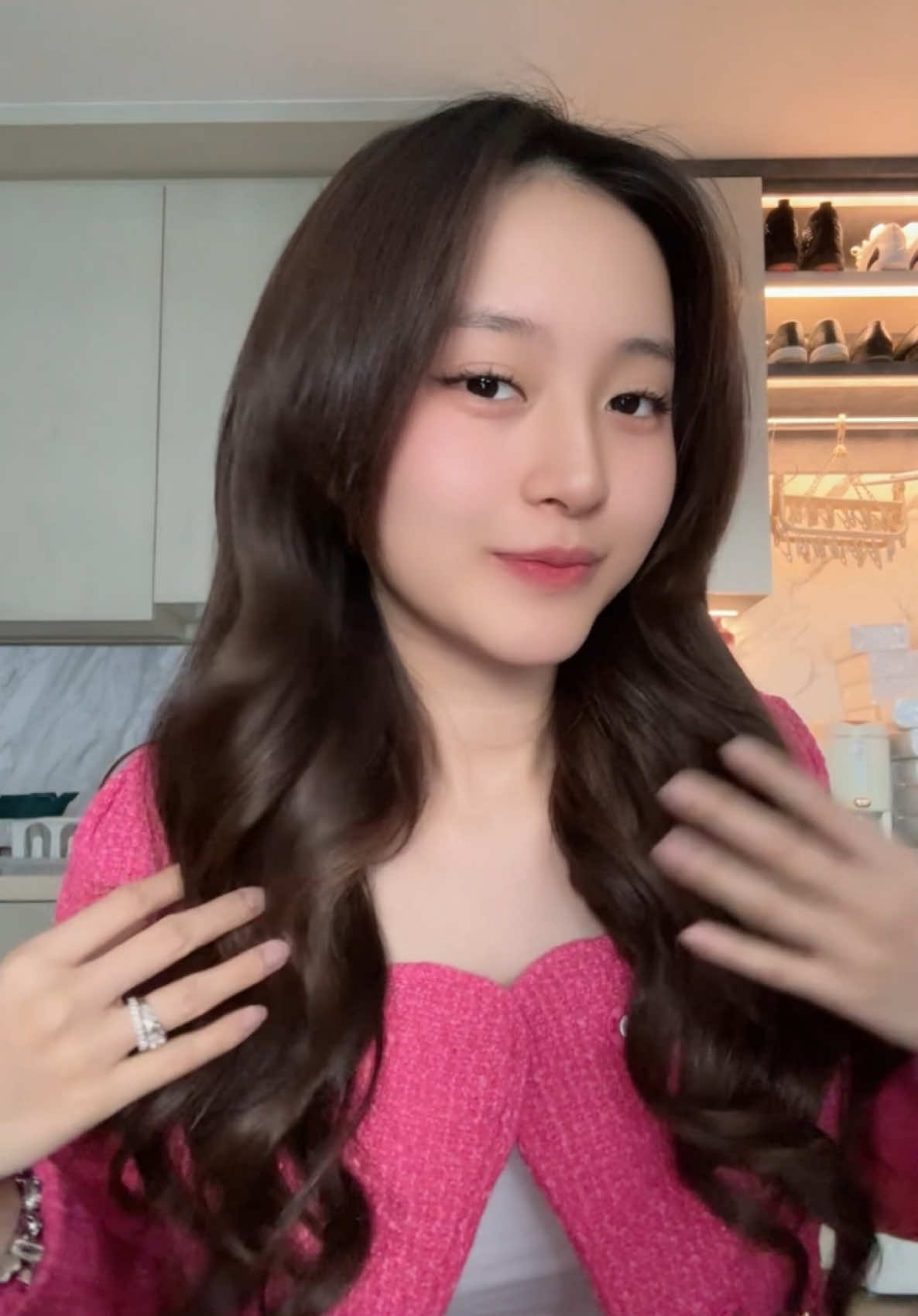 mau seharian didapur ga jadi masalah, kalau udah nemu masalah rambut lepek dan bau hihi😝✨@johnsonsbaby.id #glasshairsecret 