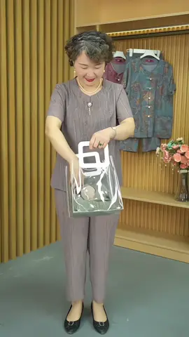 Set bộ trung niên nữ chất lụa mềm mát, lịch sự cho mẹ, bà  #tongkho113 #xuhuongtiktok2025 #hottrend #xuhuongtiktok #xh #thinhhanh #viral #setbotrungnien #setbotrungniencaocap #setbotangme #bodotangme #boluatangme #thoitrangtrungnien #thoitrangtrungniennu #bodotangme 