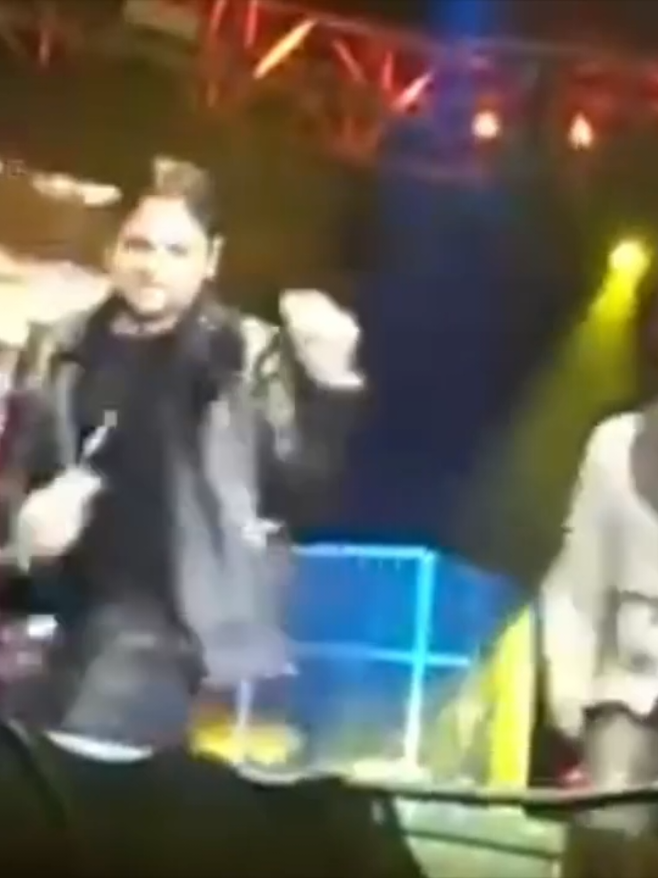 Cómo caminan...  Las caraqueñas... Tienen un caminar dulce como el Melao...... No como nada como todo..... Esto es un palo vieja  Guaco Ft Servando y Florentino - Las caraqueñas (En vivo) @GUACO @GustavoGuaco @Elahim David Mounicou Diaz @LuisfBorjas @soymayorca @Servando & Florentino  #guaco #guaqueros #guacoesguaco #7estrellaspapa #purodubai #servandoyflorentino #lascaraqueñas #gozadera #buenamusica🎶🎤🎧 #🕺🏻🎤🎶🎶🎶 #🎤🎶🇻🇪 #venezuela🇻🇪  ##LIVEIncentiveProgram #LIVERewards #PaidPartnership 