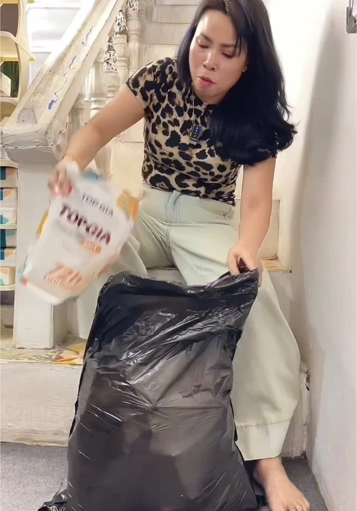 Túi đựng rác có quai xách dai , dẻo, to vật vã mà chỉ mấy trăm hào #tuidungrac #tuidungraccoquairut #tuidungractuhuysinhhoc #hahienhoa1 #xuhuongtiktok #xuhuong #thinhhanh #tienichgiadinh 