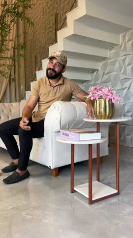 Link da loja na bio! 2 em 1: mesa de apoio + mesa lateral para deixar sua sala mais elegante e organizada. Com pés de ferro e um design inovador, ela é perfeita para decorar e organizar qualquer ambiente. ✅ Loja confiável com ótimas avaliações ✅ Clientes satisfeitos já comentaram no anúncio “Seu móvel novo em um clique!” #Afiliados #AfiliadosShopee #Shopee #VendedorShopee #Vendedoresshopee #DecoraçãoQuarto #AchadinhosShopee #PromoShopee #videosafiliado #videosshopee #videosdeprodutos #videoproduto #anuncioparashopee #Mesaapoio #mesacentro #shopee #shopeeshop 