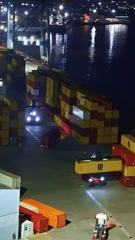 #swanlake #itajai #comtainer #reachstacker #kalmar 