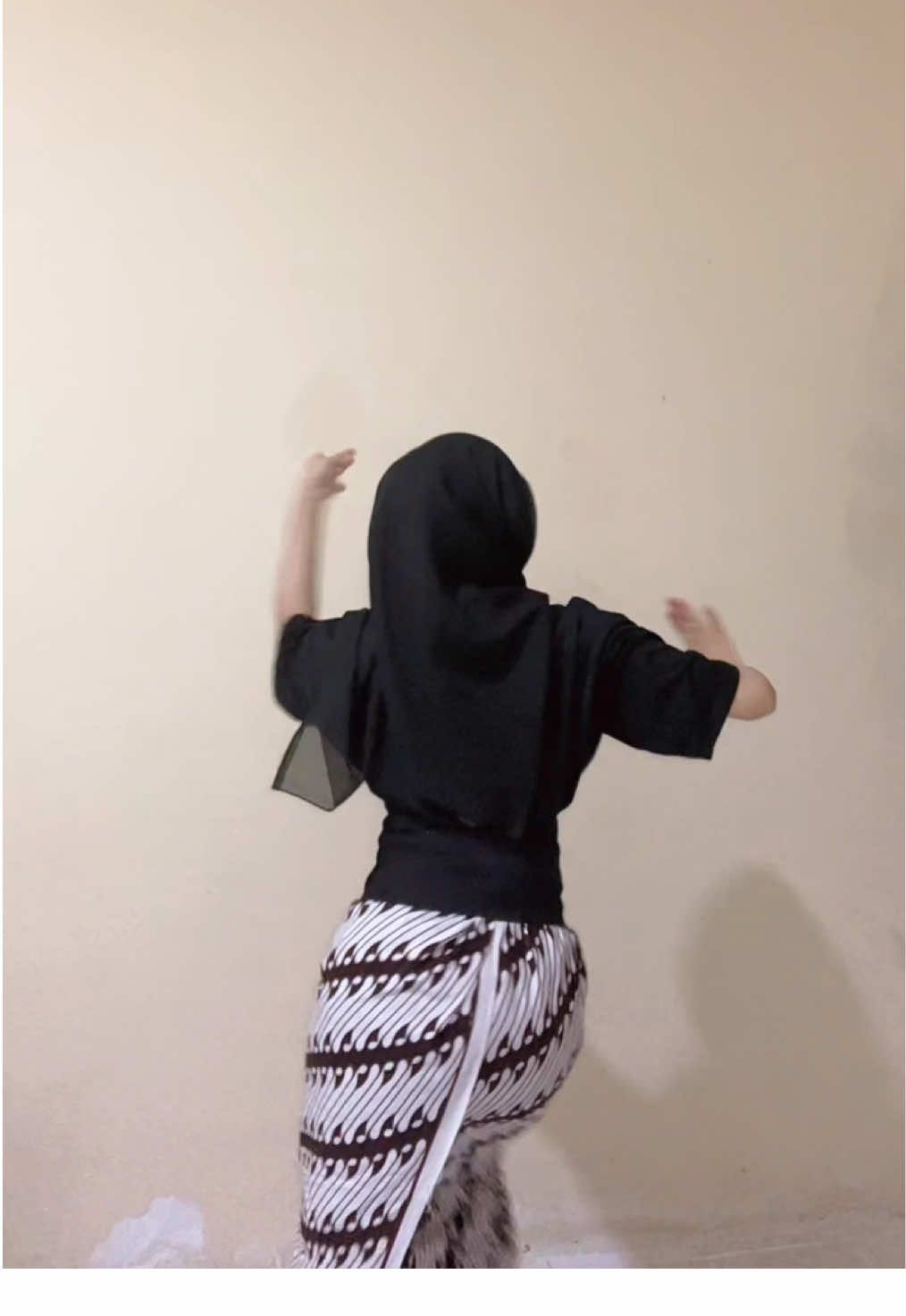 #juliatari #tarijawa #taritradisional 