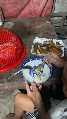 Con còn khổ qá 😭 😭😭không bên cha mẹ dược @🌟 💫 Quoc 🐓🐓vinh Long💫 🌟 con xin loi