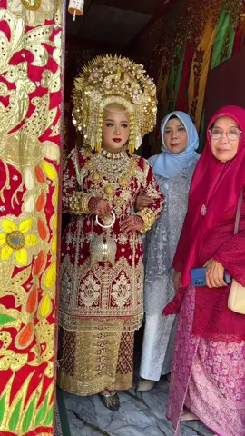 New Collection, Baju Kurung Merah Ukuran Besar / XL . Makeup @lisayulibelti  Attire @lisayulibelti_weddinggallery   Henna @vhinny_henaart Melati @Bunga melati pariaman  . Open Booking Makeup 💄 WA - 081227545591 . . ——————————————————————— #makeup #makeupakadnikah #makeuppadang #makeuplubukalung #makeuppariaman #makeupmurah #akad #bride #makeupmurahpadang #muasolok #muapariaman #muapadangpariaman #muabukittinggi #muapainan #muapadangpanjang #muapayakumbuh #muariau #muapekanbaru #makeupresesi #makeupakad #makeupnikah #makeupmanjalang #makeupminang #makeupflawless #makeupbold #fyp #fypシ゚ #kebayakotogadang #tingkuluaktanduak #kotogadang #anakdaro #minang #minangviraltiktok #minangviral #weddinggallery #anakdaro #anakdarominang #suntiangminang #suntiangpadang #baralek #baralekrangminang #baralekgadang #pesta #pestapernikahan 