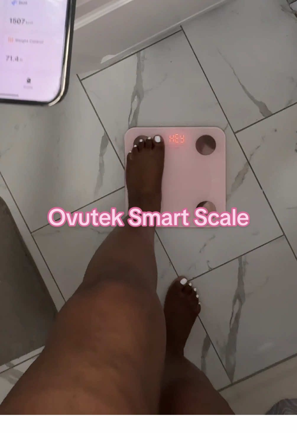 I’m clutching my invisible pearls because of this Ovutek Smart scale😳 #ovutek #smartscale #weighingscale #bmi #weightlossjouney #pinkscale 