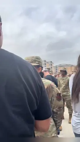 #surprise #soldier #reunion #afterlongtime #cominghome #longdistancerelationship 