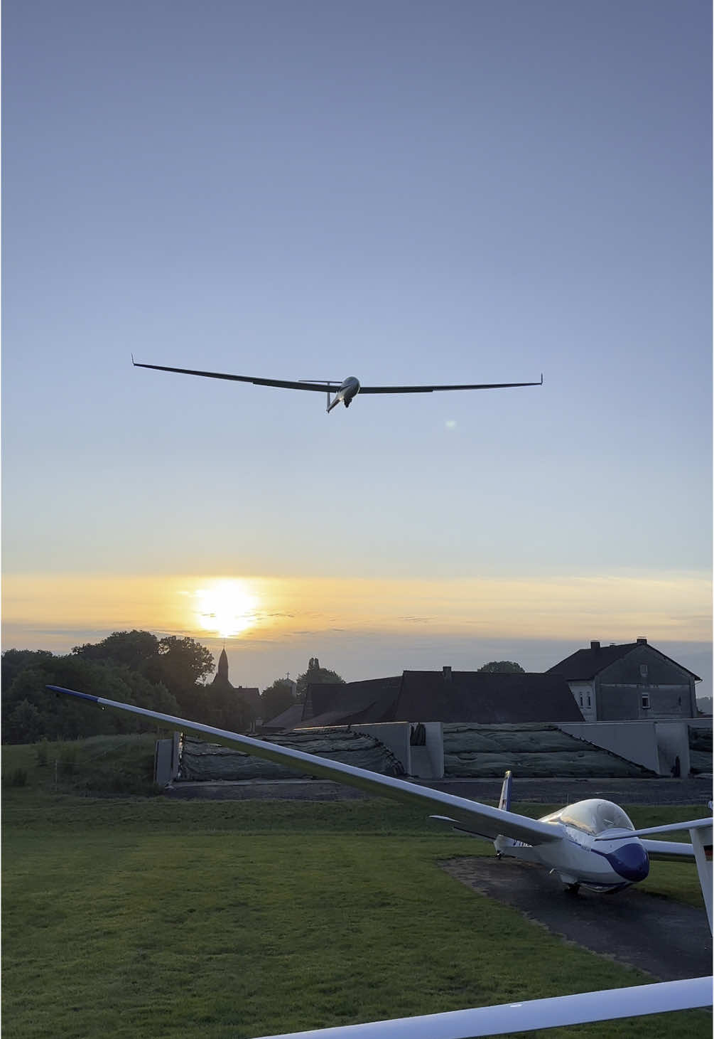 Asg 32 Landung😮‍💨 . . . #fyp #foryou #plane #freedom #sky #favorite #viral #High #landing #sailplane #soaring #asg32 