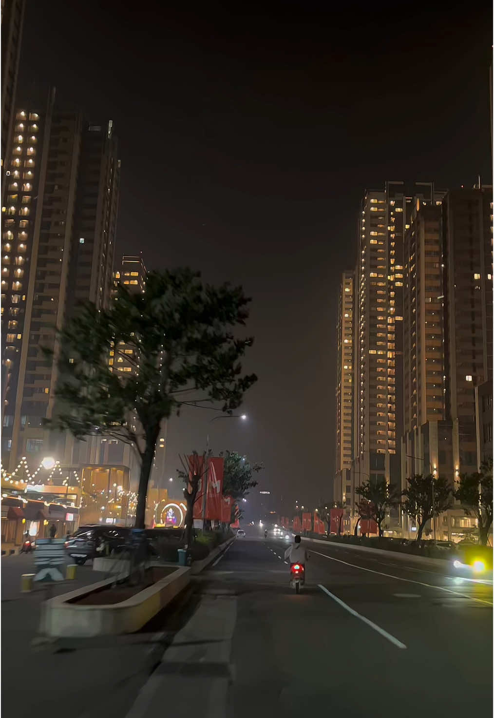 Vibes malem cikarang emang secandu itu 🫶  #cikarang24jam #vibesmalamhari #district #fyppppppppppppppppppppppp 