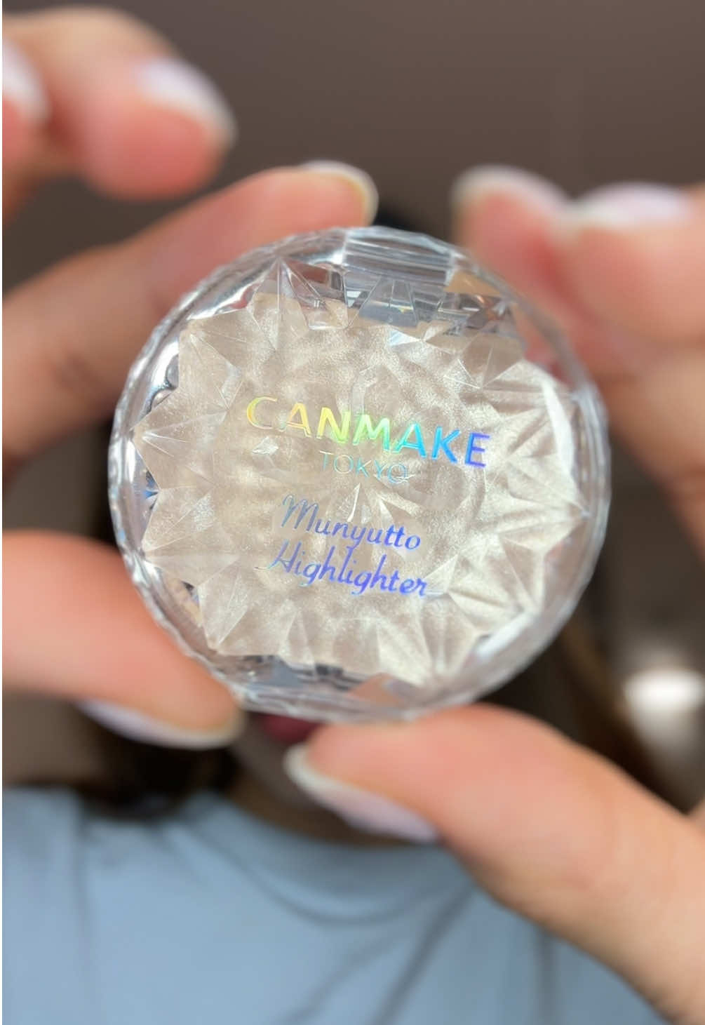Absolutely loving this Canmake Munyutto Highlighter in # 01 ✨ If you’re looking fine shimmers, a natural glow without breaking the bank this highlighter is a good option!  #japanesebeauty #jbeauty #viralbeauty #canmake