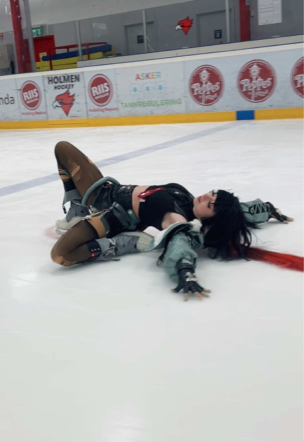 Another quick BIRTHDAY POSTTT!! 🎉(The other one got restricted from the fyp bro.🧍‍♀️) This song also gives me really ZZZ vibes #cosplay #zzz #zenlesszonezero #janedoe #janedoecosplay #figureskating 