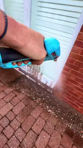 How to clean dirty doors 🚪 #pressurewashing #pressure #clean #cleaning #fyp 