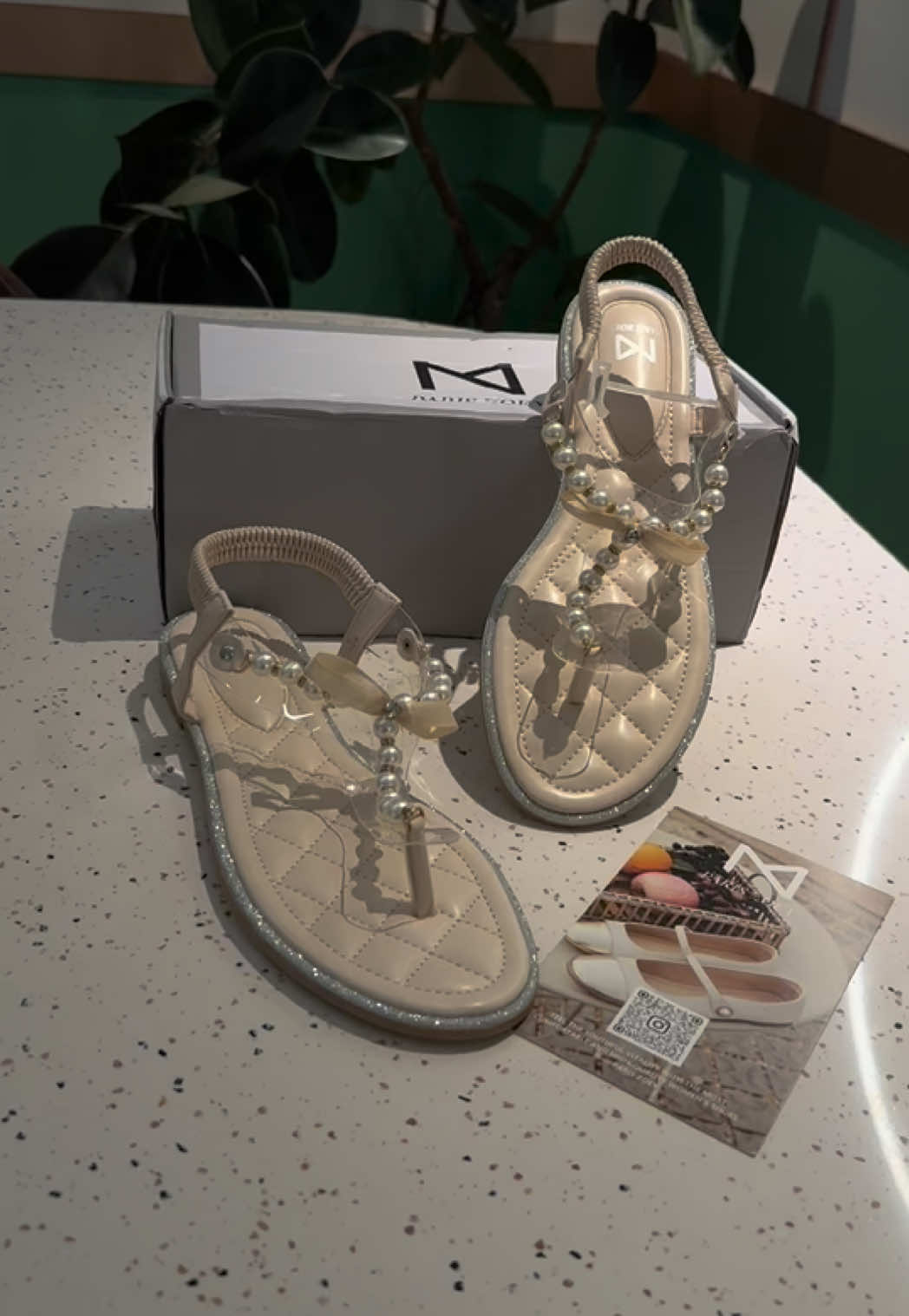 sooo pweetyyyy wajib punya! #pariszoey #sandalcantik #sandalmewah 