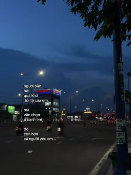 người biết  hết  quá khứ  tồi tệ của em,  mà  vẫn chọn  ở cạnh em, đó  còn hơn  cả người yêu em...#xhtiktok #fyp #thuyuyen #couple 