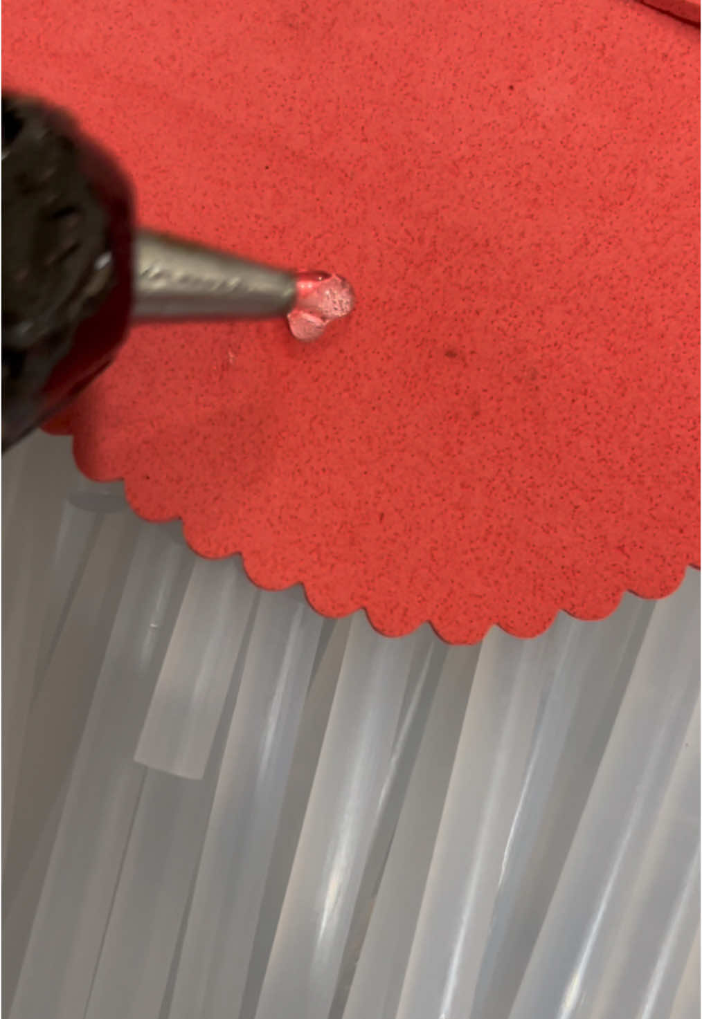 Bastão de cola quente  #colaquente #dy #artesanato #artedecriar #educacaoinfantil #eva #manualidades #prof #professora #fyp #manualidadesfaciles #feitoamao 