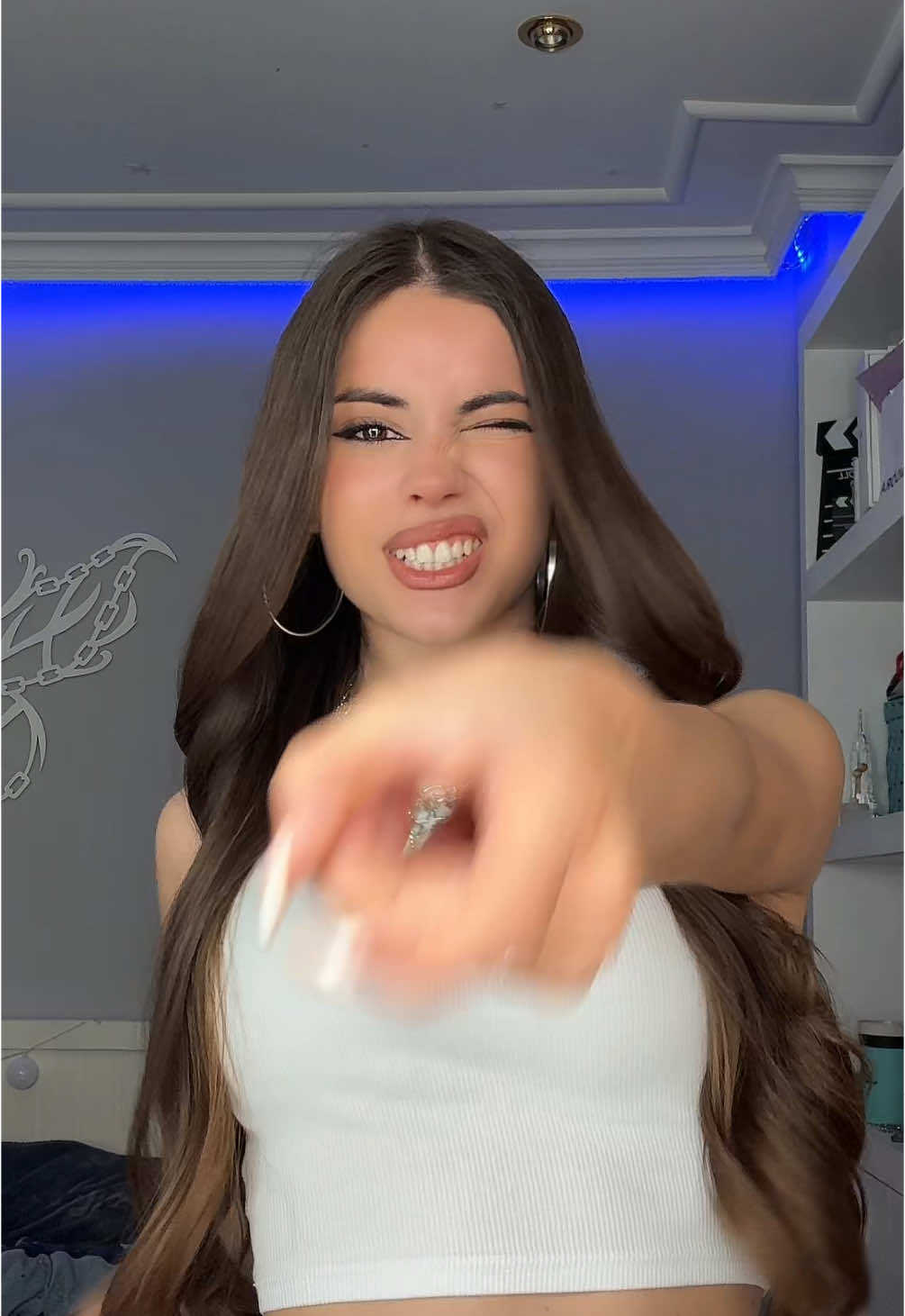 Que se esté viralizando ahora este temazo pfff 😮‍💨
