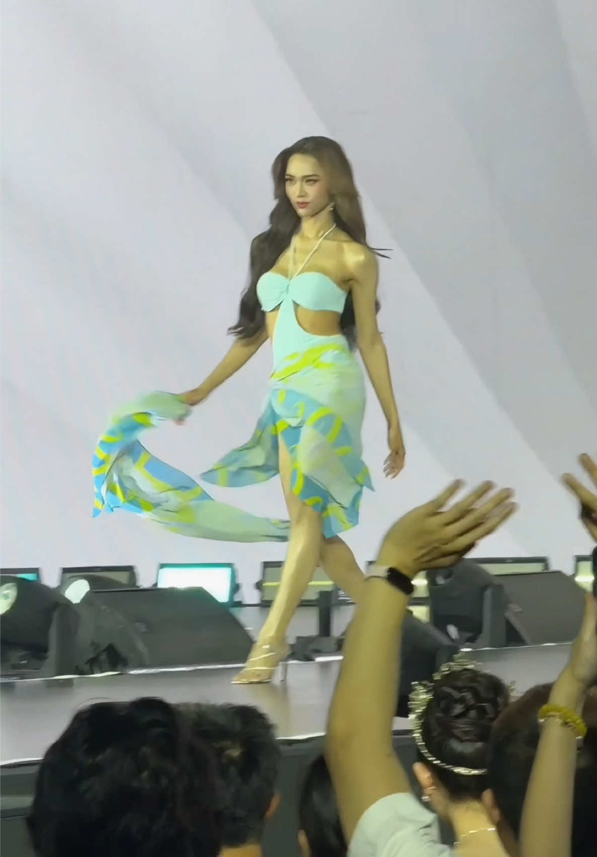 Học viên @Nguyễn Cao Minh Anh trong phần trình diễn Bikini tại đêm Chung Kết @Miss International Queen VN 2025 💛 #chenguyenquynhchau #nguyencaominhanh #missinternationalqueenvietnam #miqvn2025 #tiktokgiaitri 