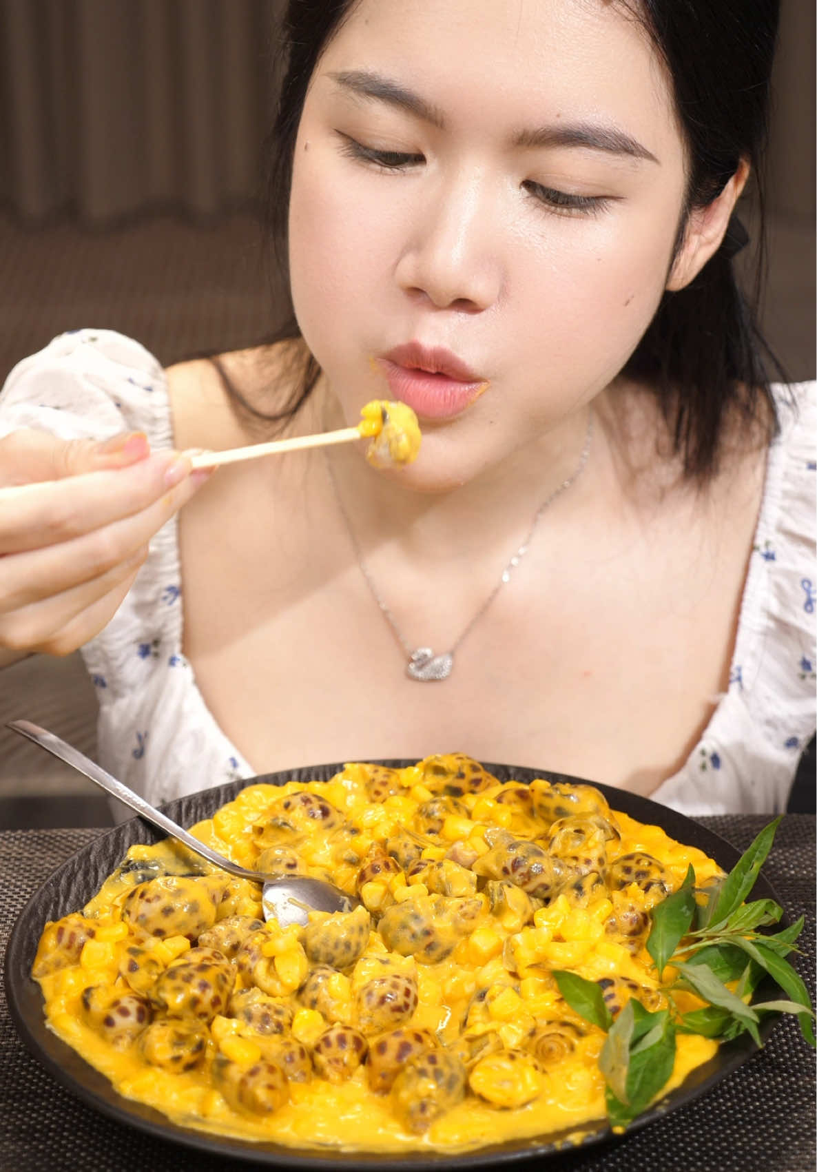 Mukbang ốc hương sốt trứng muối cùng mình nha 🐌 #asmr #ancungtiktok #mukbang #sottrungmuoihoangkim 