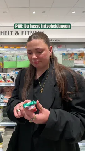 Klassischer Moment am Kaugummiregal, wer kennt's nicht? 🤠 #ForestGum #Daily #Life #Rossmann #Kaugummi #Entscheidungen #Struggle #LautDenken #POV #Real #Relatable #Fy #Fyp #FürDich