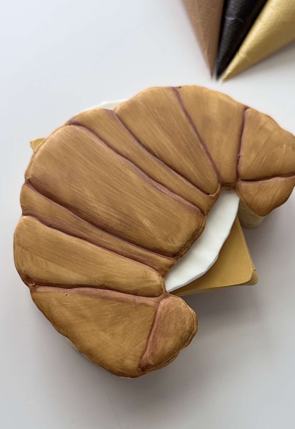 Replying to @kenzie100706 Had to add ketchup😋 royal icing 101 linked in my bio #croissantcookie #cookiedecorating #oddlysatisfying #asmr
