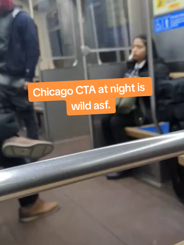 #Chicago #CTA at night is wild asf. #subway #metro #train 