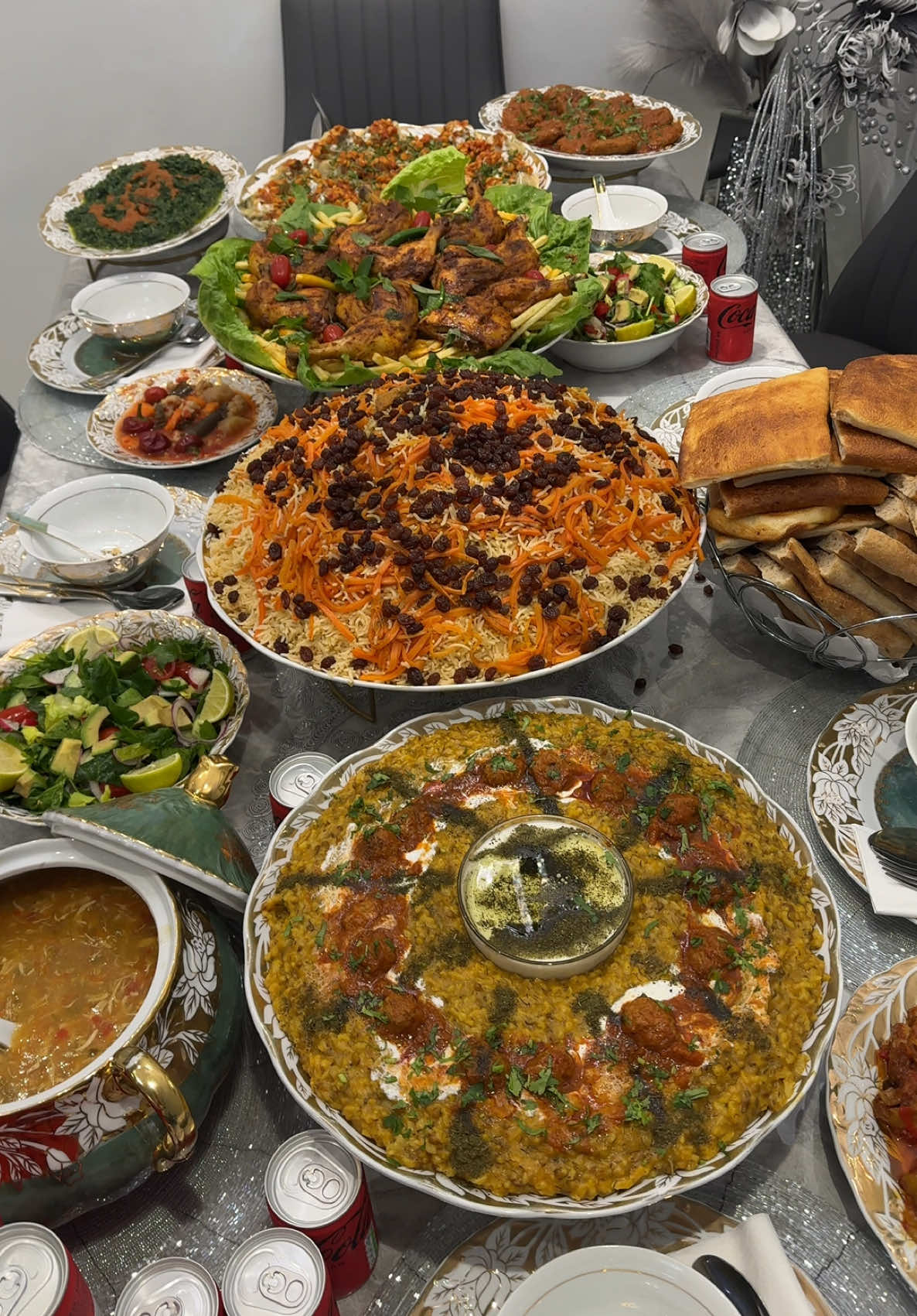 Yummy dinner 😍 #afghan #afghanfood #afg #london #afghanistan #afghantiktok #mashallah #افغان #افغانستان #_تیک_تاک #افغانستان_تیک_تاک ##افغانستان🇦🇫 #افغانستان🇦🇫🇦🇫🇦🇫 #افغانی🇦🇫🇦🇫تیك_تاك #kabul #کابل #کابل_جان #hungry #yummy #design #decor #buffet #mehmani #gathering #qabuli #fyp #foryou #foryoupage #viral #explore #keşfet 