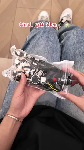 Perfect Graduation encouragement gift  🎓🏆📚🏫👏🏻👏🏻 #ChristianKeychain#jesuskeychain#christiantiktok#ChristianGifts#ReligiousPartyFavors#classof2025🎓#graduation #grad #graduate#spreadlove#gift#fyp#foryoupage#gift #giftideas 