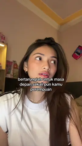 apa cuma aku yg dgr lgu ini sllu keigt msa depan 