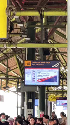 Seperti itu .. #stasiungambir #keretaapiindonesia #kai121_ #jakarta #indonesia 