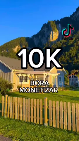 Bem-vindo à Suíça! 🇨🇭✨ Um país onde a natureza e a perfeição vivem lado a lado! Caminhe entre os lagos cristalinos de Lucerna, explore os vilarejos encantadores de Zermatt aos pés dos Alpes 🏔️, e se deslumbre com os cenários de conto de fadas em Interlaken e Lauterbrunnen! Da precisão dos relógios à suavidade do chocolate, a Suíça conquista com paisagens de tirar o fôlego, segurança, organização e um charme único em cada detalhe! Quem aí já sonhou em viver essa experiência suíça? ❄️✈️ #boramonetizar #monetizacao #10k #moneytok #bali  #ViagemDosSonhos #ExplorandoOMundo #DicasDeViagem #DestinosIncríveis #TravelGoals #paraisonaterra  #FériasDosSonhos #tiktoktravel 