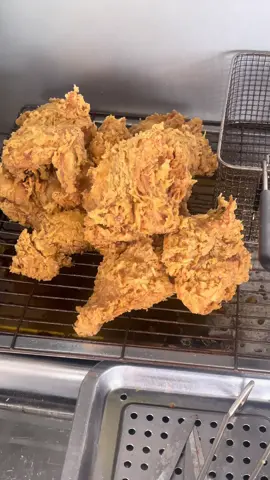 Đàn em của con ong và ông zà ở đay nha #kfc #jollibee #fivestar #lotter 