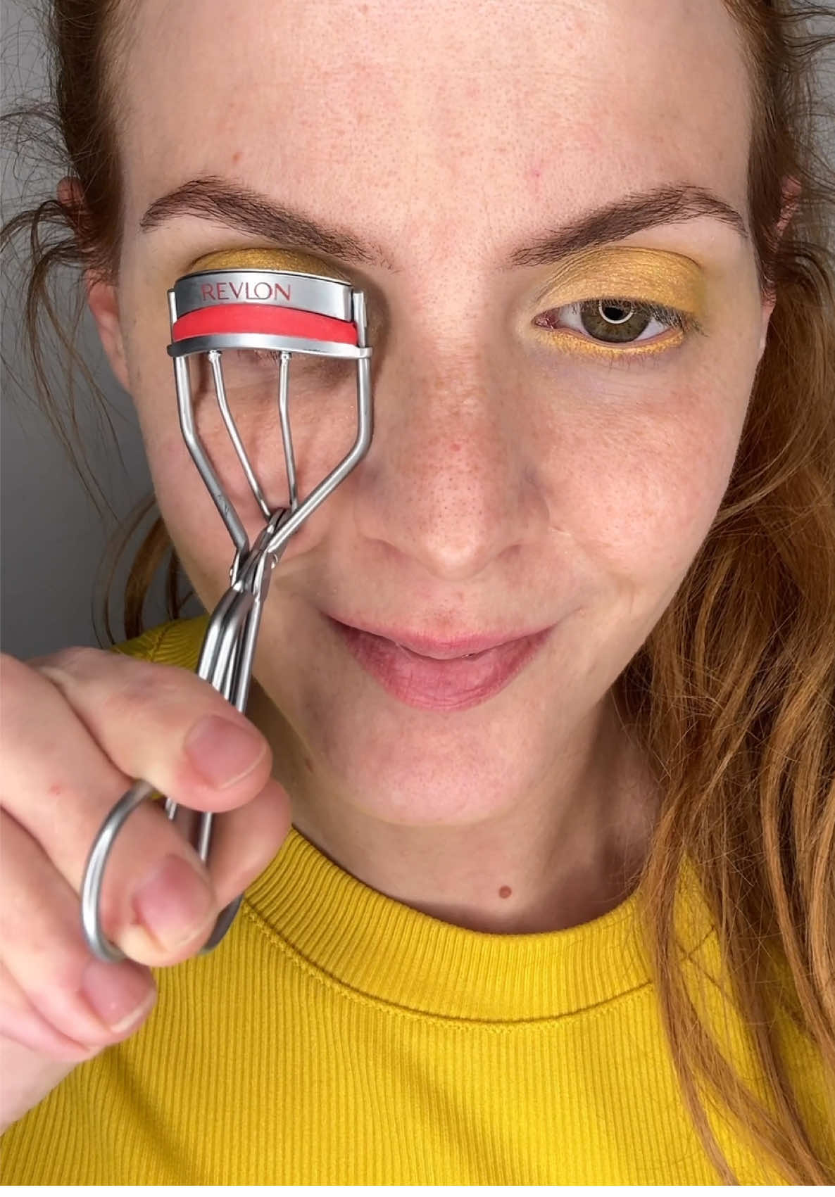 Here is your sign to add some color to your eye look today!! Let me know what color you choose… #eyes #colormakeup #popofcolor #makingupwithashley 