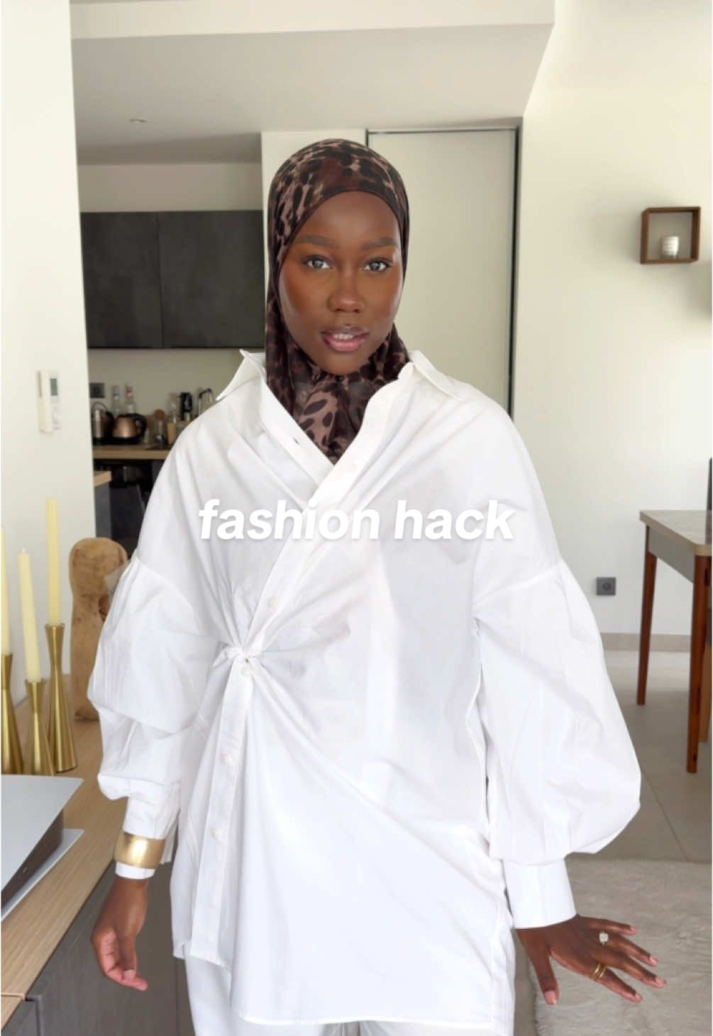 Vous validez ce fashion hack ? 🥰✅ #fashionhacks #modestfashion #hijabistyle #shirthack 