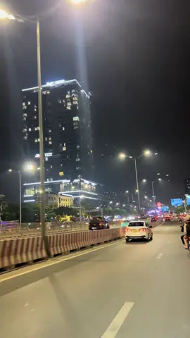 Trọn,cô đơn là an toàn..🥲#hanoivedem❤️ #langthanghanoi #nhạchaymỗingày 