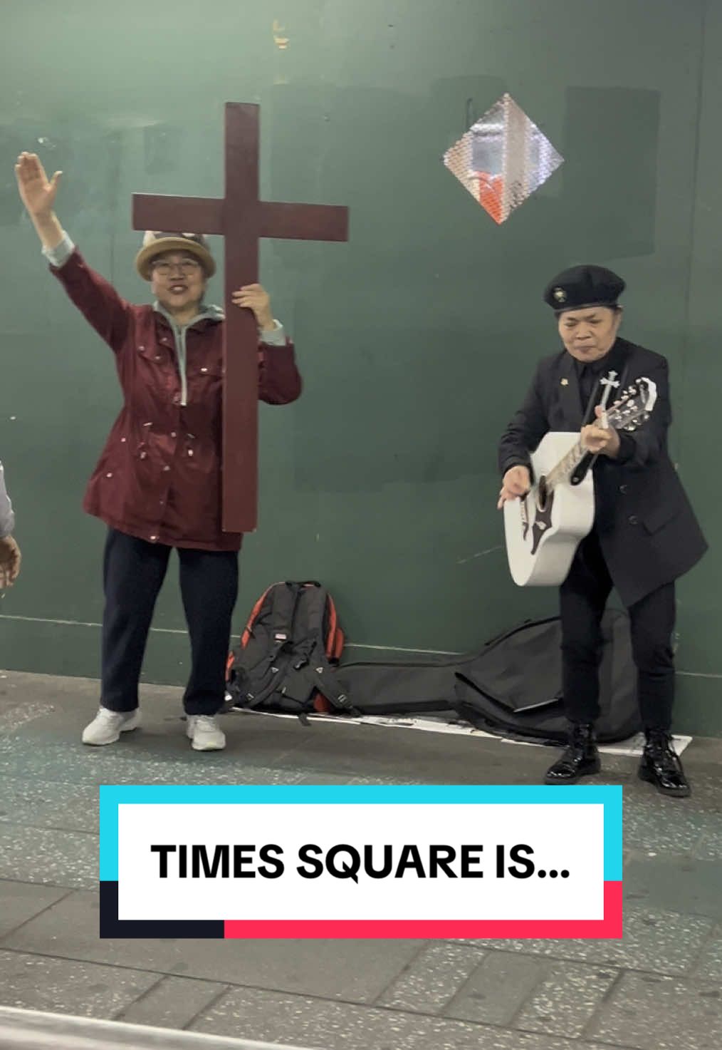 It’s like we’re on FaceTime and somehow I wound up in Times Square… #newyorkcity #timessquare #realwomenhavecurves #broadway #newyork #deathbecomesher @Real Women Have Curves @Death Becomes Her 