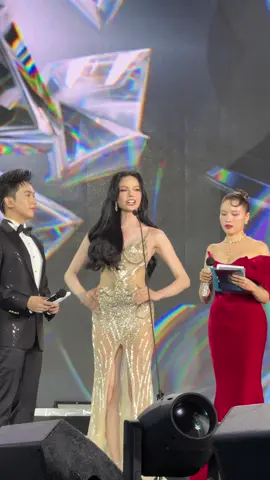 Hà Tâm Như nuốt mic rộp rộp bắn song ngữ tại phần thi ứng xử Top 3 #chungketmiq2025 #missinternationalqueenvietnam #huonggiangentertainment #hoahauchuyengioivietnam #miq #novaworldphanthiet 