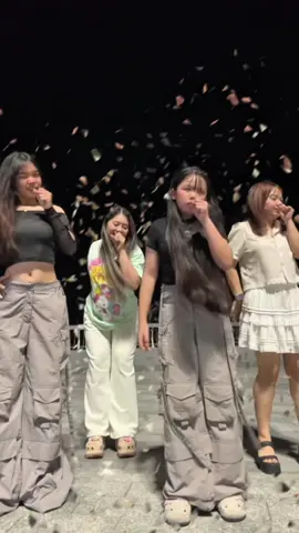 Tối qua còn 1 clip cùng Câu lạc bộ yoga - dance ChangChang An Châu - Châu Thành, cảm ơn team đã đến ủng hộ quầy bánh ngọt ngàoooo, rà đúng đài thì mình lên clipppp liền, khỏi tính trước 🤣 #nhaytrendtiktok #trendnhay #dance #longxuyen #angiang #diamondcity #congvientaysonghau #banhngot #tiemnhasup 