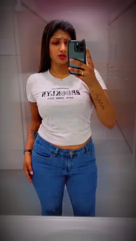 Flaunting my curves 🔥💋 #fypシ゚ #fypviralシviral #fyppppppppppppppppppppppp #tamil #fy #foryoupage #ตามจังหวะ #tiktokviral #renu🔥 #creatorsearchinsights #tiktokmalaysia #tiktoktamil #100k #malaysia 