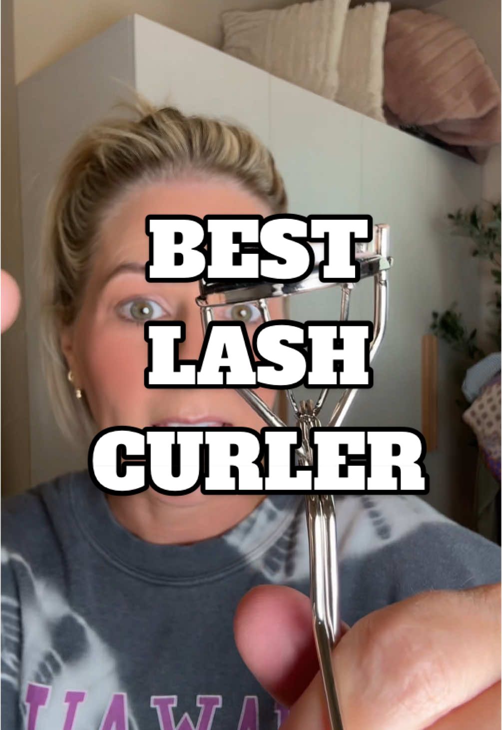 POV: You thought your lashes couldn’t go any higher… then this curler said watch me! The Shiseido Lash Curler is the best I have ever used! ##lashes##lashcurler##shiseido##shiseidolashcurler##lashlifting