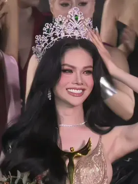 Hà Tâm Như bùng nổ nhan sắc khi đăng quang MIQVN 2025 !!🥰 #universecharm 