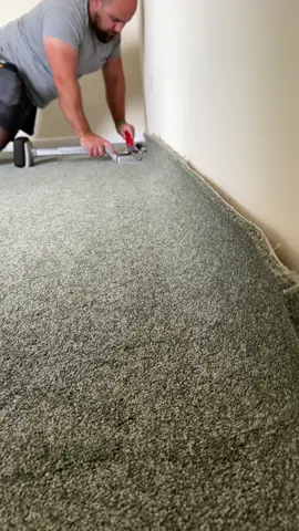 This song be everywhere #asmr #flooring #carpet #carpetfitting 