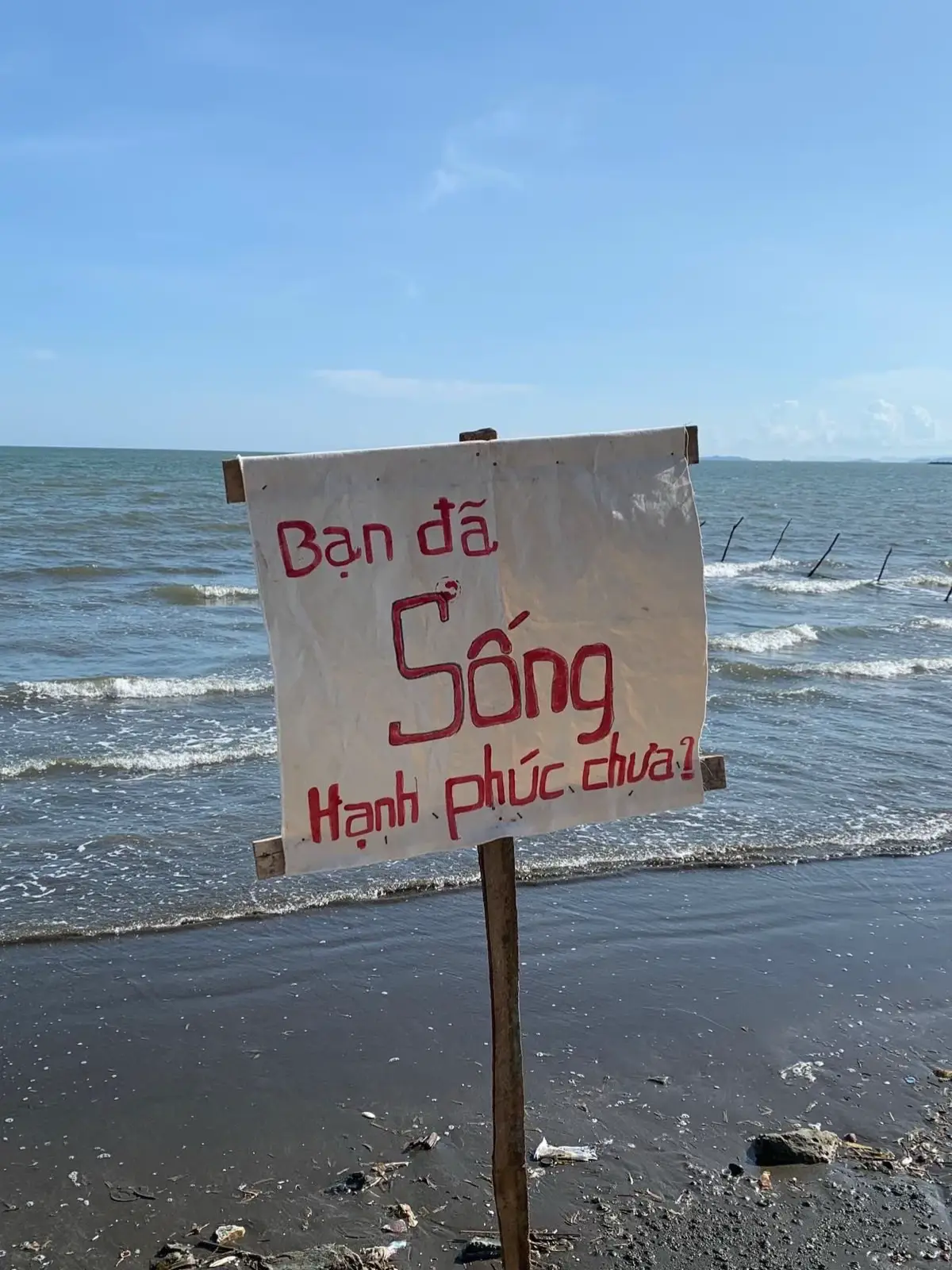“Ngắm nhìn thế giới để tìm lại chính mình, để qua từng bước đi, ta hiểu rằng, đi hết một vòng nhân sinh, chỉ có thể trở về và làm lại từ chính bản thân.”