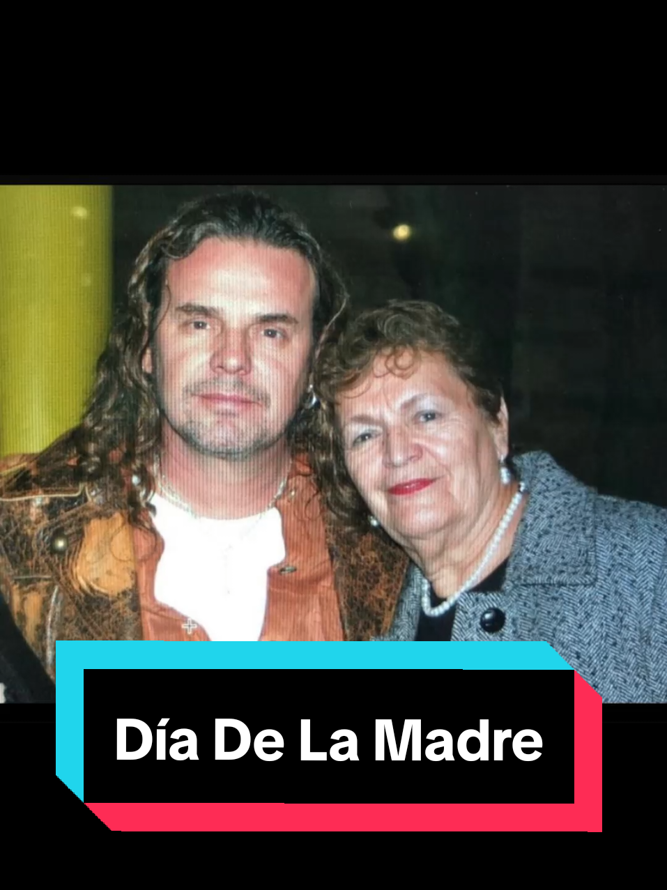 Dedicado a las personas más amorosas del planeta. A ellas que son mamá y papá. A las que trabajan sin parar. A las que son música y letras. A las que son alma y corazón. Al motor de nuestras vidas. A las que están y a las que ya se fueron. Toda nuestra admiración, nuestro amor y nuestro respeto. Les debemos todo. Todo, todo. Desde una costilla hasta la otra. De los pies a la cabeza. Somos partes de quienes ellas fueron, y les debemos todo hoy y toda la eternidad. Las amamos, mamás. Te amo, mamá. -Fher