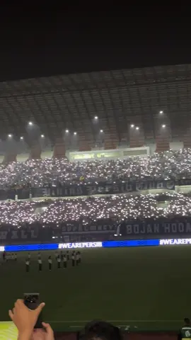 merinding ga guys saat nyanyiin lagu nya ,,kebanggaan kita kebanggan indonesia ,,,juaraaaa#persib#bandungjuara#persibbandung
