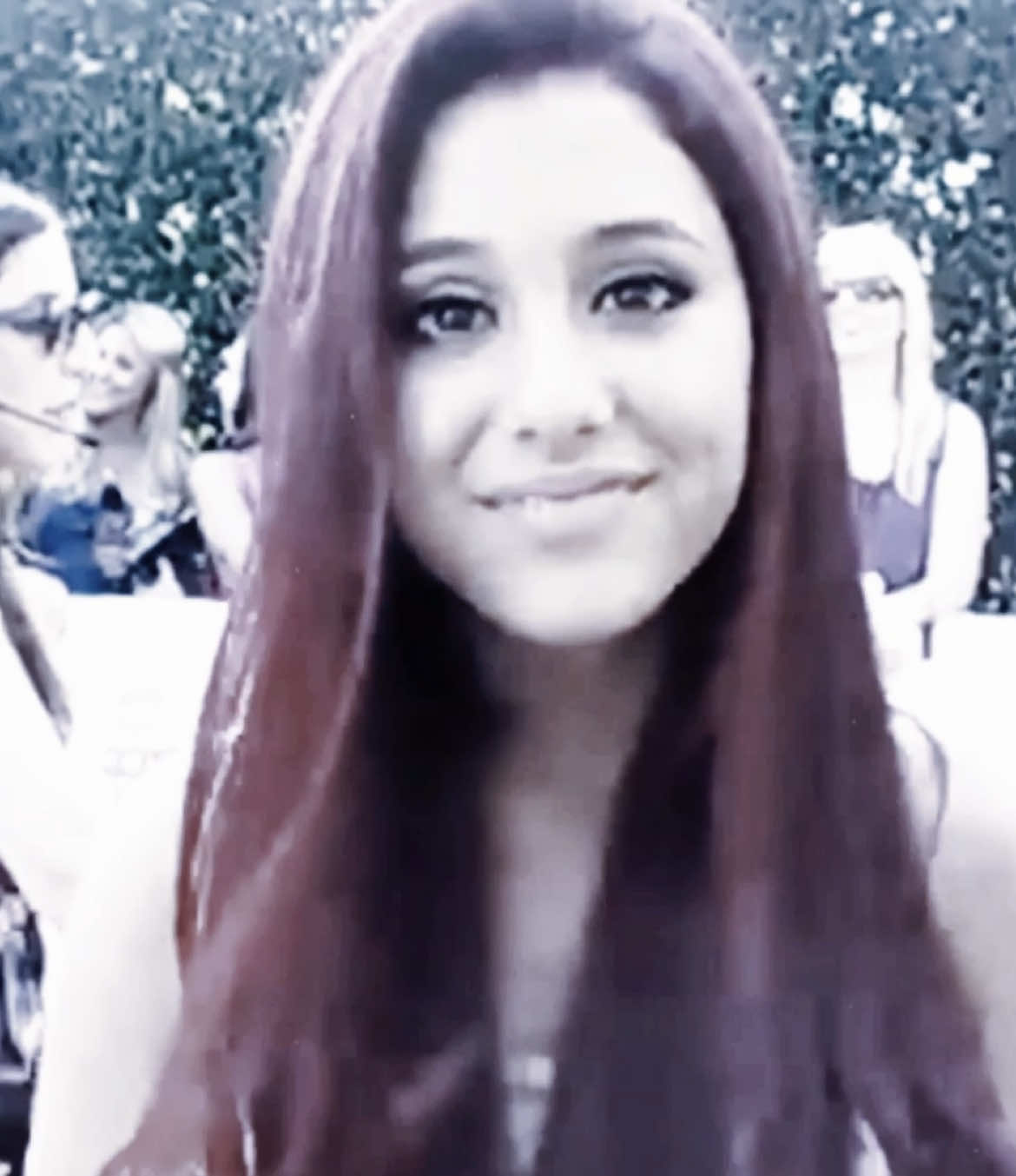 she’s the angel on the top of the tree. #arianagrande #aestheticedits #edits #catvalentine #arianagrandeedits #arianagrandeedit #viral #petals #edit #victorious #victoriousedit #harrypotter #harrypotteredits ib/sdt- @ashton !!!